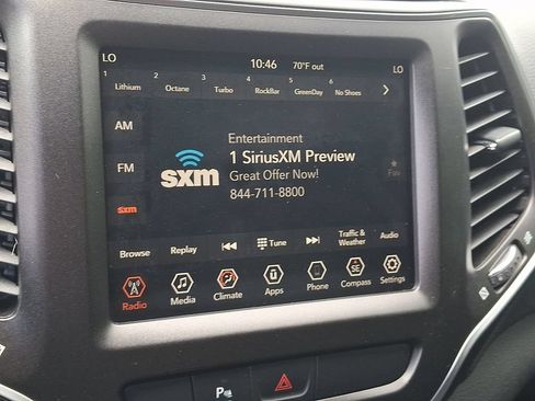 Used 2019 Jeep Cherokee Trailhawk AWD/4WD image 16