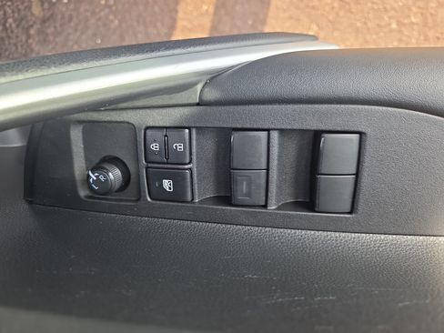 Used 2025 Toyota Corolla Cross AWD Hybrid w/ Moonroof Package image 29