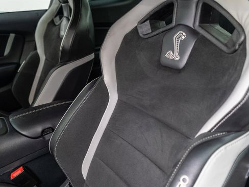 Used 2022 Ford Mustang Shelby GT500 w/ Carbon Fiber Track Pack image 32