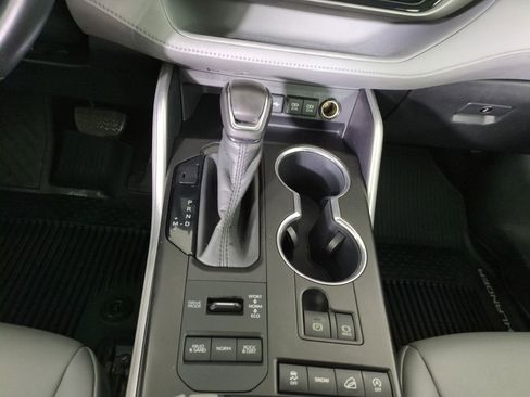 Used 2020 Toyota Highlander XLE image 25