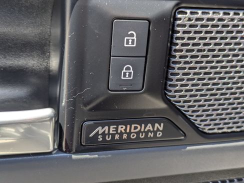 Used 2023 Land Rover Defender 110 X-Dynamic SE AWD/4WD image 12