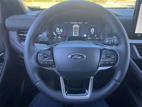 New 2026 Ford Explorer Platinum image 9