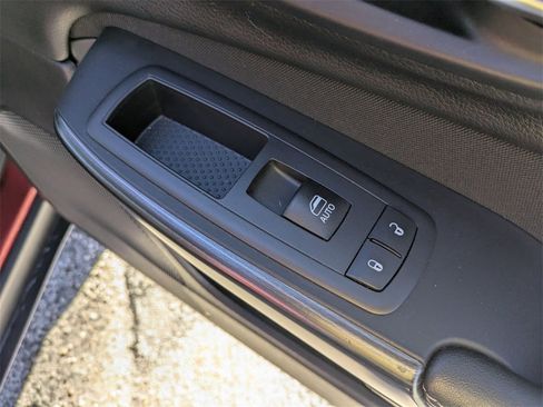 Used 2017 Jeep Cherokee Latitude w/ Comfort/Convenience Group image 29