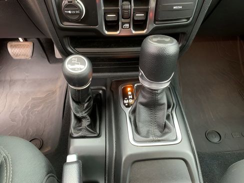 Used 2021 Jeep Wrangler Unlimited Sport image 23