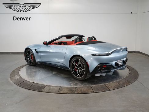 Used 2021 Aston Martin V8 Vantage Roadster image 3