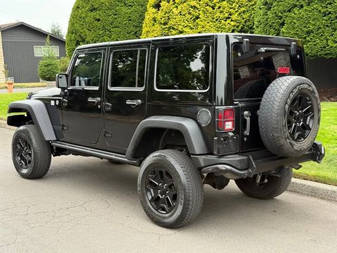 Used 2013 Jeep Wrangler Unlimited Sahara image 3
