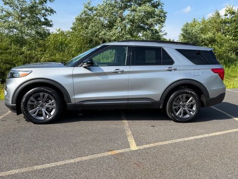 Used 2023 Ford Explorer XLT w/ Equipment Group 202A AWD/4WD image 28
