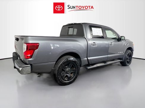 Used 2017 Nissan Titan SV RWD image 4