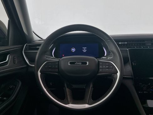 Used 2023 Jeep Grand Cherokee Limited w/ Black Appearance Package image 18