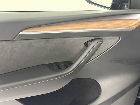 Used 2024 Tesla Model Y Long Range AWD/4WD image 18