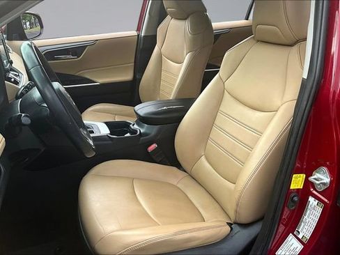 Used 2019 Toyota RAV4 XLE Premium w/ Cold Weather Package FWD image 21