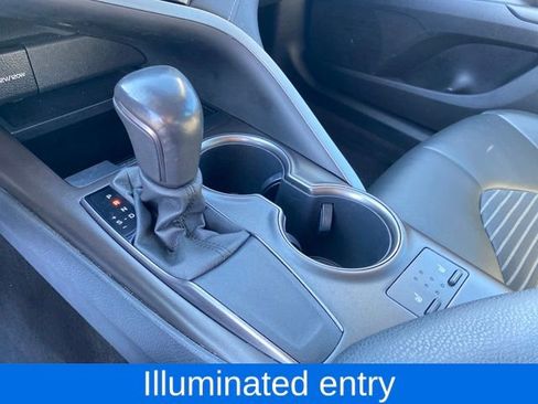 Used 2022 Toyota Camry SE image 11