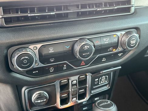 New 2025 Jeep Gladiator Sport image 18