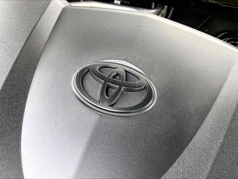 Used 2020 Toyota Camry LE image 34