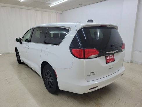 Used 2023 Chrysler Voyager LX FWD image 8