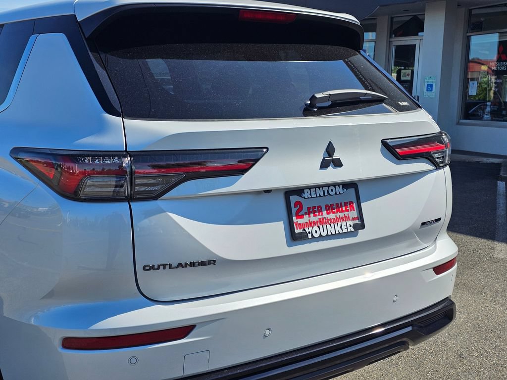 Used 2026 Mitsubishi Outlander LE AWD/4WD image 10