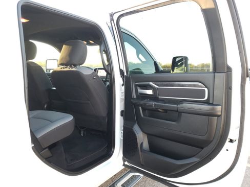 Used 2024 RAM 3500 Big Horn image 16