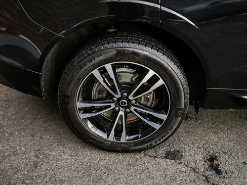 Used 2021 Volvo XC60 T6 Momentum image 5