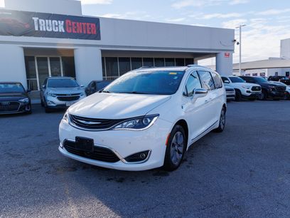 Used 2018 Chrysler Pacifica Limited w/ Advanced Safetytec Group