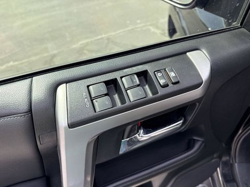 Used 2020 Toyota 4Runner SR5 Premium w/ Moonroof Package AWD/4WD image 8
