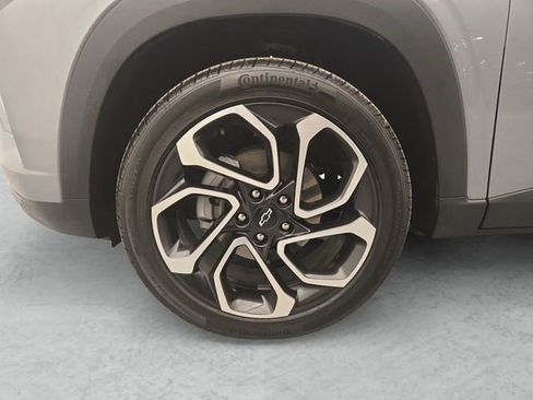 Certified 2025 Chevrolet Trax RS w/ Sunroof Package image 19