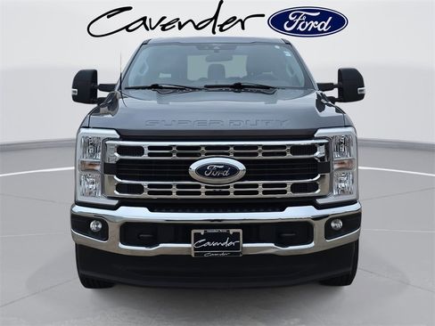 Used 2024 Ford F250 XLT image 2