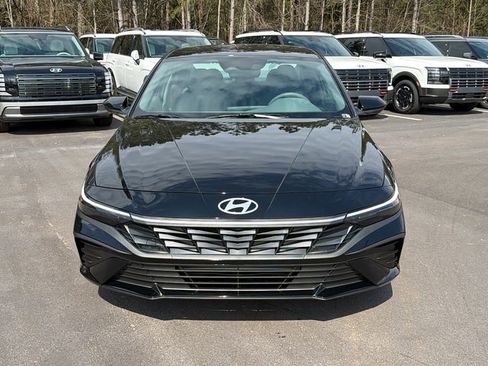 New 2026 Hyundai Elantra SE image 2