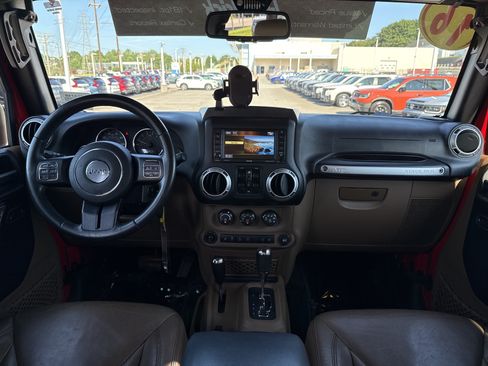 Used 2016 Jeep Wrangler Unlimited Sahara w/ Connectivity Group AWD/4WD image 27