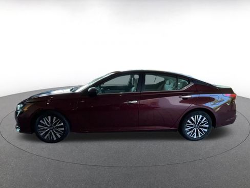 Used 2025 Nissan Altima 2.5 SV FWD image 8