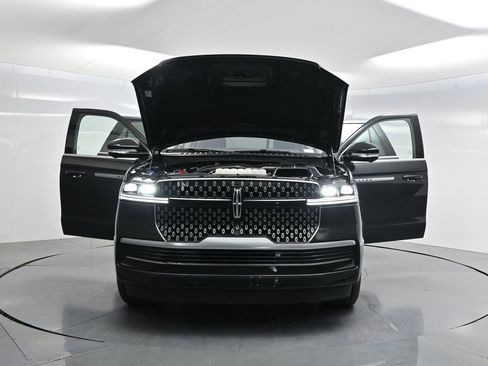 Used 2025 Lincoln Navigator Reserve AWD/4WD image 39