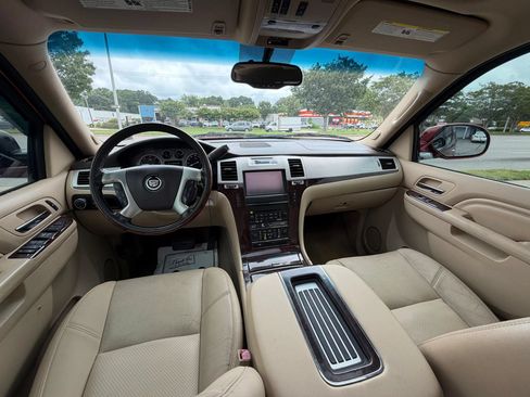 Used 2014 Cadillac Escalade Luxury AWD/4WD image 21