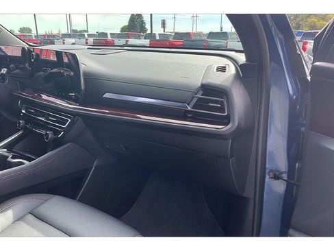 Used 2024 Chevrolet Traverse Z71 w/ Enhanced Driving Package AWD/4WD image 18