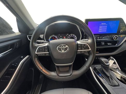 Used 2023 Toyota Highlander Bronze Edition image 14