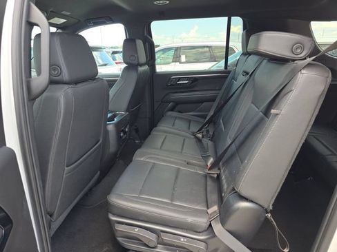 Used 2025 Chevrolet Suburban Z71 AWD/4WD image 8