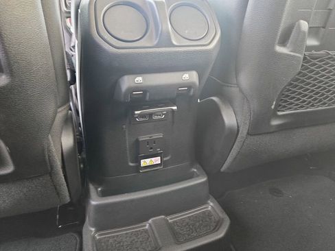 Used 2021 Jeep Wrangler Unlimited Rubicon image 31