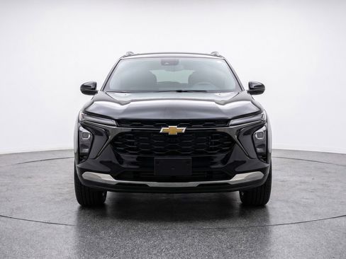 Used 2025 Chevrolet Blazer LT FWD image 2