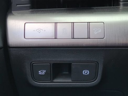 Certified 2025 Hyundai Kona Limited AWD/4WD image 16