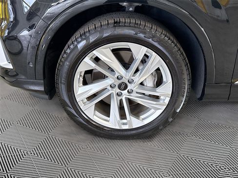 Certified 2023 Audi Q7 2.0T Premium Plus w/ Premium Plus Package AWD/4WD image 33