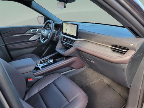 New 2026 Ford Explorer Platinum image 9