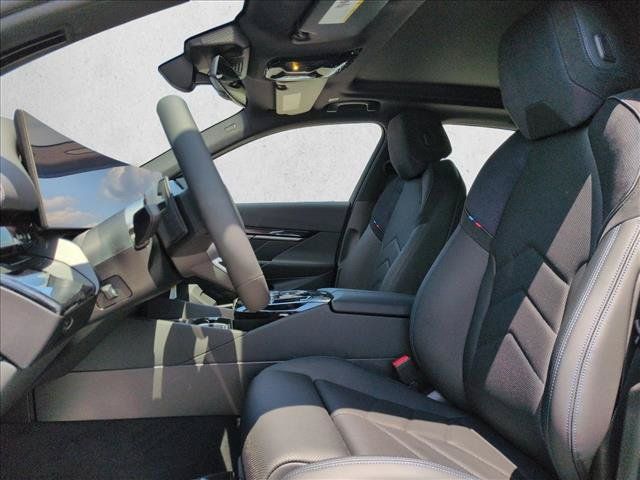 Used 2027 BMW 550e xDrive AWD/4WD image 4