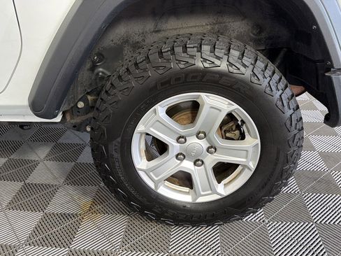 Used 2018 Jeep Wrangler Sport AWD/4WD image 14