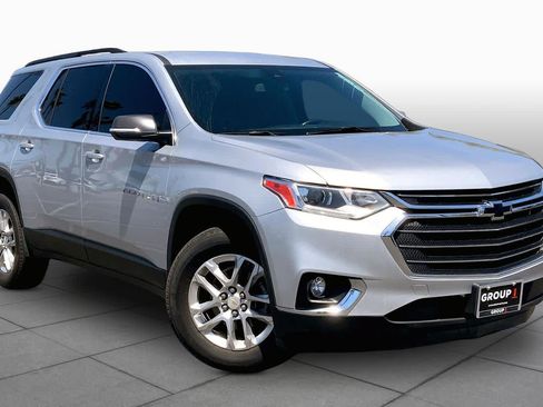 Used 2021 Chevrolet Traverse LT FWD image 2
