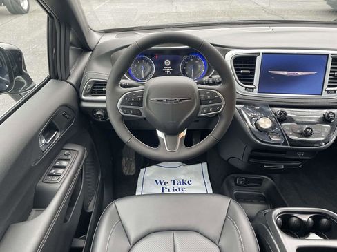 New 2026 Chrysler Pacifica Select image 20