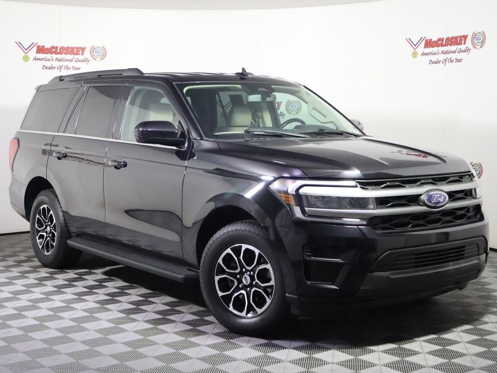Used 2024 Ford Expedition XLT AWD/4WD image 2