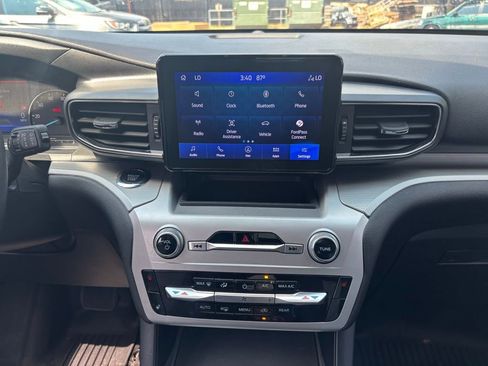 Used 2022 Ford Explorer XLT w/ Equipment Group 202A image 24