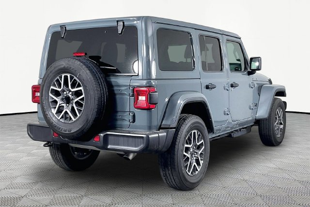 Used 2026 Jeep Wrangler Unlimited Sahara AWD/4WD image 6