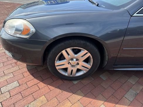 Used 2010 Chevrolet Impala LT w/ Luxury Edition Package FWD image 2