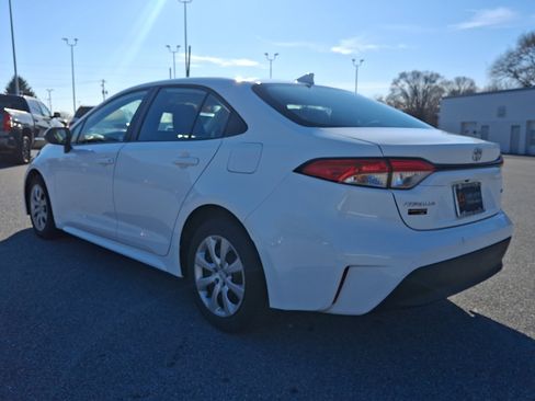 Used 2023 Toyota Corolla LE image 4