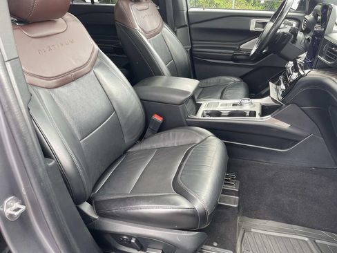 Used 2021 Ford Explorer Platinum w/ Premium Technology Package RWD image 24