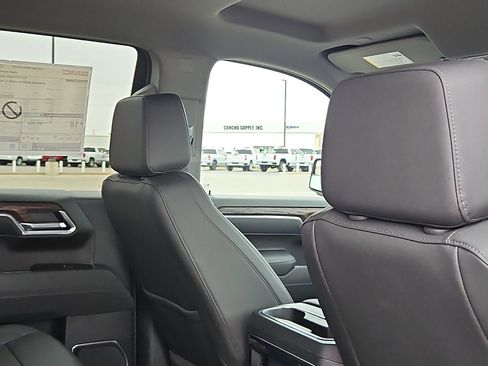 New 2026 GMC Sierra 1500 SLT image 11